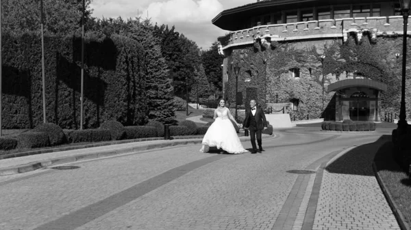 Bride and groom walking away in summer park outdoors wedding walk, typical Ukrainian wedding Lviv Ukraine 19.09.19 — Stock Photo, Image