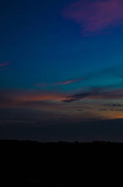 Драматический закат и восход солнца. — стоковое фото