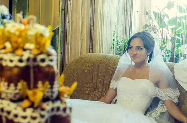 Lovely couple in Ukrainian wedding Lutsk — стоковое фото