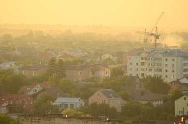 Şehirde günbatımı