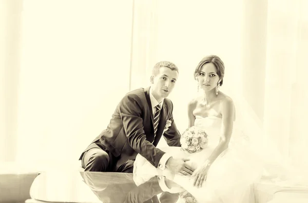 Charmant couple dans le mariage ukrainien Lutsk — Photo