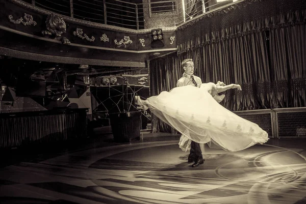 Sepia Toned Shot Illuminated Bride Groom Dancing Hall — Stockfoto