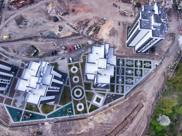 Bangkok 'taki Jatujak parkının en iyi manzarası. Sabahları insanlar buraya egzersiz yapmaya gelmeye bayılıyor. Bahçe dairesel ve üçgen geometrisine göre tasarlandı. Huzurlu bir işaret gibi görünüyor..