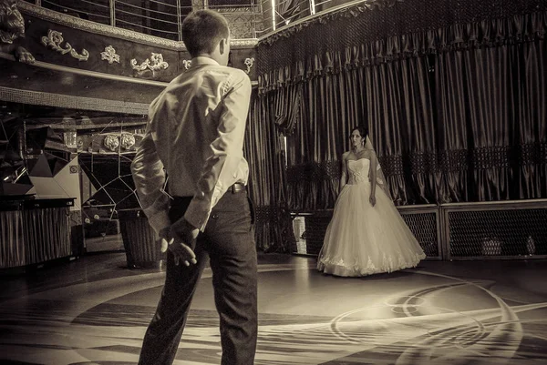 Sepia Toned Shot Illuminated Bride Groom Dancing Hall — стокове фото