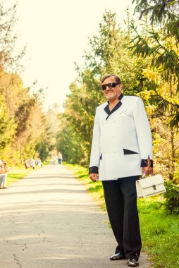 Yaşlı bir beyefendinin portresi. Park Ukrayna Lutsk 19-09-2014.