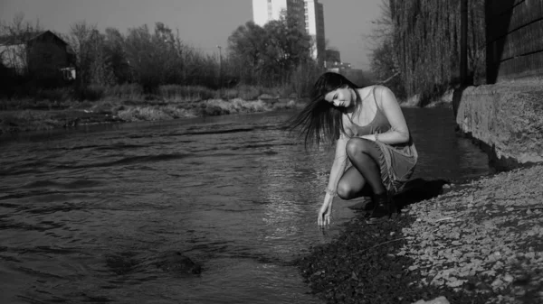 Young Girl Black Dress Riverbank — 图库照片