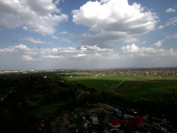 Horní pohled na park Jatujak v Bangkoku. Ráno sem lidé rádi chodí cvičit. Zahrada je navržen v geometrii kruhové a trojúhelník vypadat jako mírumilovné znamení. — Stock fotografie