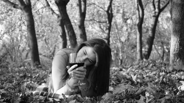 Young Beautiful Woman Glass Wine Park Autumn — Stockfoto