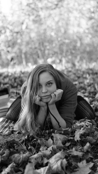 Young brunette model — Stock Photo, Image