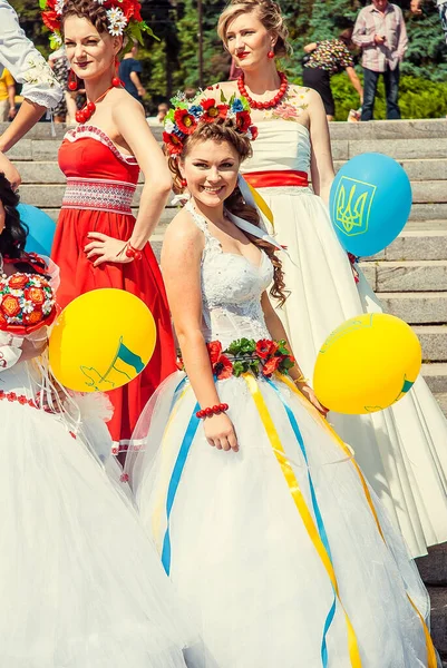 Brudparad, Lutsk Ukraina 29 / 06 / 2014 — Stockfoto