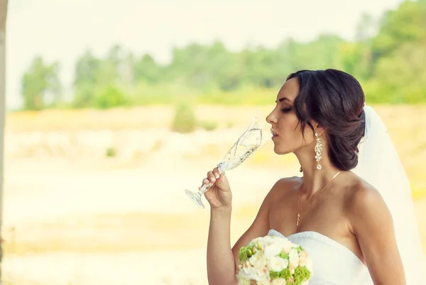 ウクライナの結婚式で素敵なカップル｜Lutsk — ストック写真