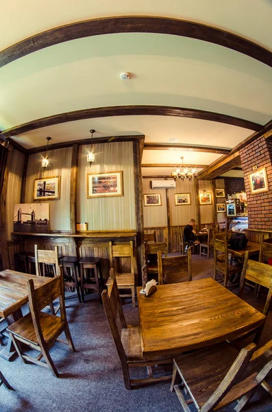 Fisheye Tiro Pub Interior Com Sentado Homem — Fotografia de Stock