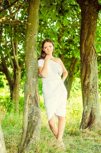 Beautiful Young Girl Posing Trees Summer Park — Stock Photo, Image