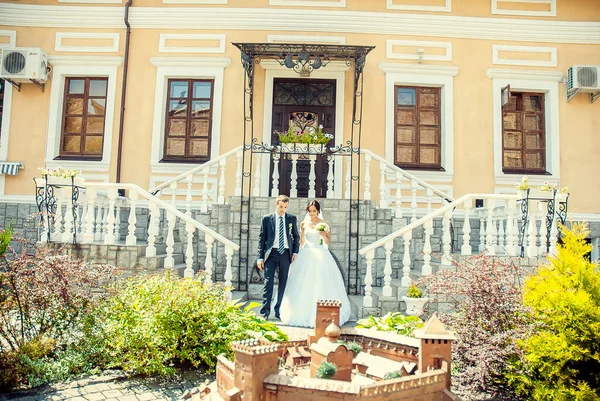 Krásný pár na ukrajinské svatbě Lutsk — Stock fotografie