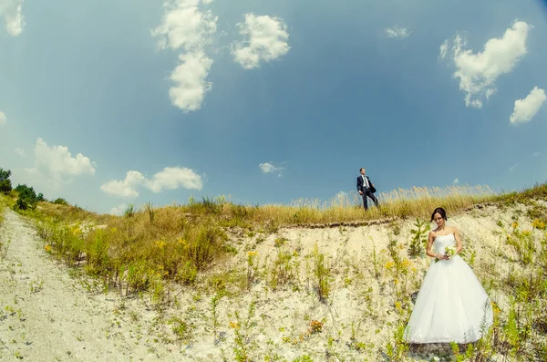 Ukraynalı güzel çift Lutsk 'ta evleniyor. — Stok fotoğraf