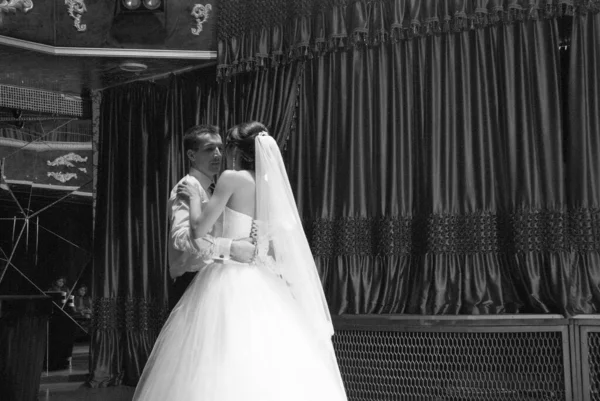 Illuminated Bride Groom Dancing Hall Black White — стоковое фото