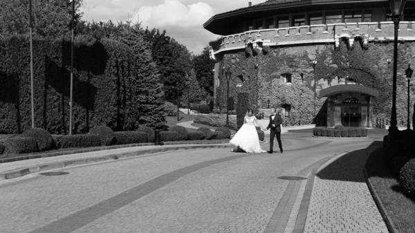 우크라이나 에서 결혼식을 올리는 모습, 평범 한 우크라이나 사람들의 결혼식 장면 19 . 09 . 19 — 스톡 사진