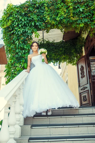 Lovely couple in Ukrainian wedding Lutsk — Stock Photo, Image