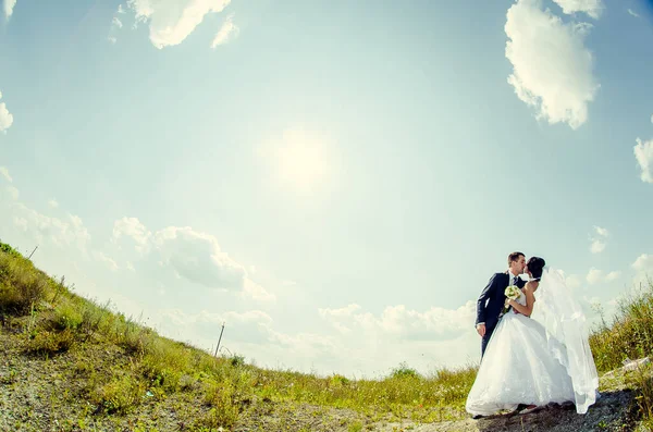 Charmant couple dans le mariage ukrainien Lutsk — Photo