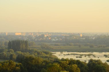 Şehirde günbatımı