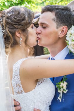 Düğün günü güzel gelin ve zarif damat 23.07.2017 Lutsk, Ukrayna