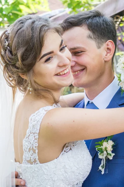 Wedding wedding day beautiful bride and elegant groom walking after wedding luxury 23.07.2017 Lutsk, Ukraina — Stock Photo, Image