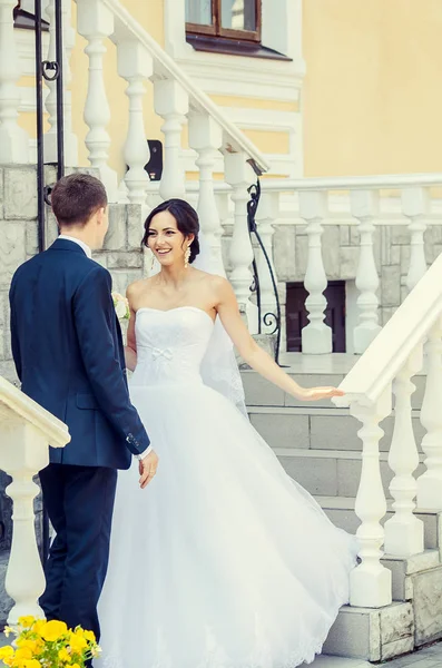 Lovely couple in Ukrainian wedding Lutsk — стоковое фото