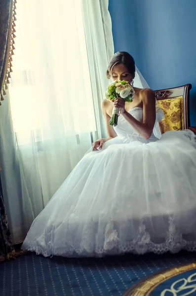 Lovely couple in Ukrainian wedding Lutsk — Stock Photo, Image