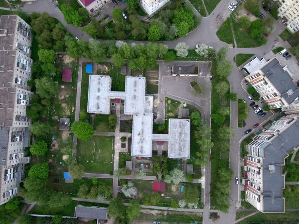 A vista superior do parque Jatujak na cidade de Banguecoque. De manhã as pessoas são amor vindo para exercer aqui. O jardim é projetado para a geometria de circular e triângulo olhar como sinal pacífico . — Fotografia de Stock