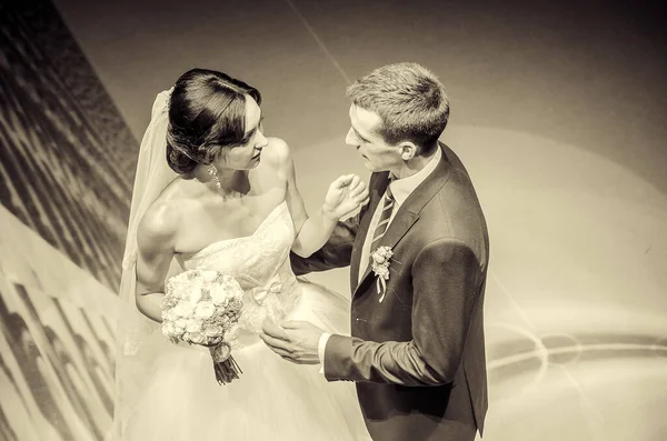 Lovely couple in Ukrainian wedding Lutsk — Foto Stock