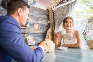 Düğün günü güzel gelin ve zarif damat 23.07.2017 Lutsk, Ukrayna