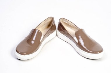 Kadın deri çizmeleri.