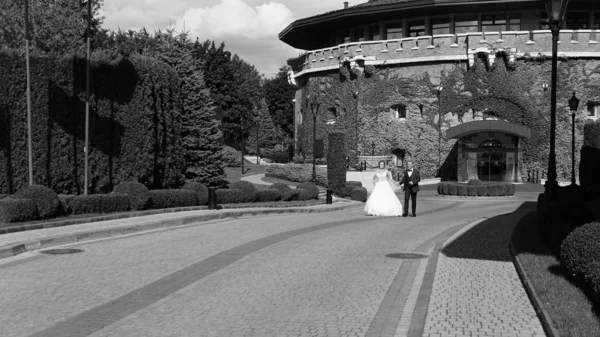 Bride and groom walking away in summer park outdoors wedding walk, typical Ukrainian wedding Lviv Ukraine 19.09.19 — стоковое фото