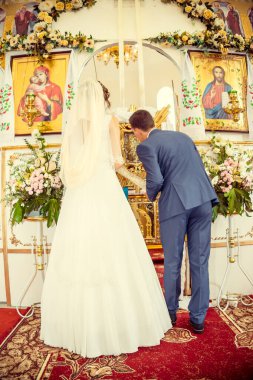 Düğün günü güzel gelin ve zarif damat 23.07.2017 Lutsk, Ukrayna