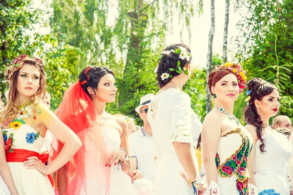 Bridal Parade, Lutsk Ukraine 29 / 06 / 2014 — 图库照片