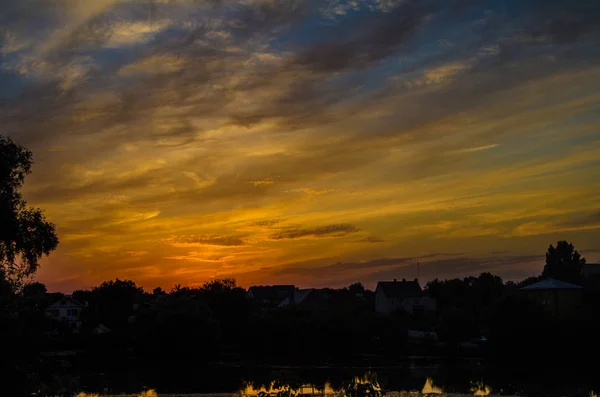 Piękny Zachód Słońca Nad Jeziorem — Zdjęcie stockowe