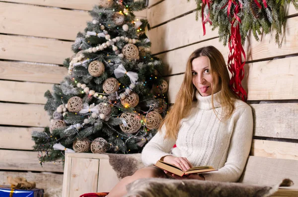 Beautiful Woman Book Christmas Tree — стоковое фото