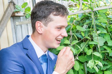 Düğün günü güzel gelin ve zarif damat 23.07.2017 Lutsk, Ukrayna