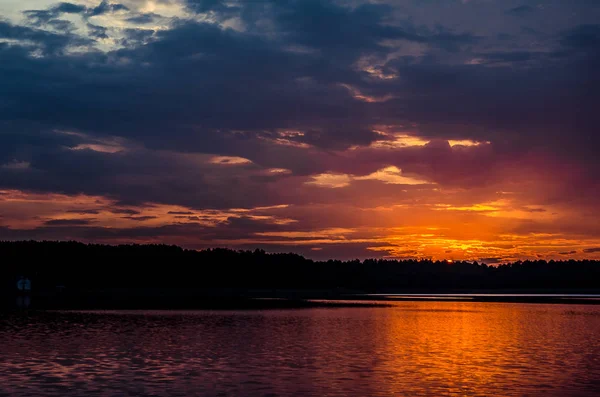 Amanecer en el cielo del atardecer del mar — Foto de Stock