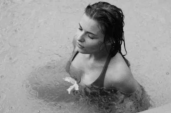 Beautiful Wet Naked Woman Swimsuit Posing Swimming Pool Outdoor Black — Stock Photo, Image