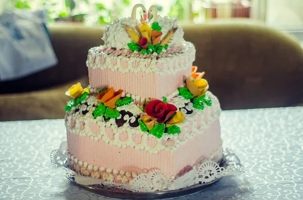 Красивый Свадебный Торт Цветами — стоковое фото