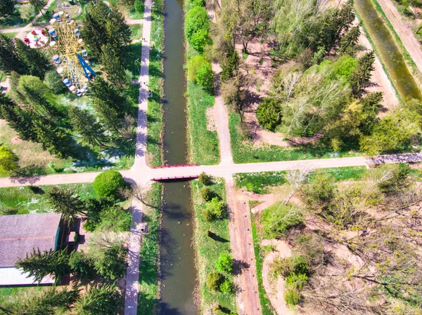 A vista superior do parque Jatujak na cidade de Banguecoque. De manhã as pessoas são amor vindo para exercer aqui. O jardim é projetado para a geometria de circular e triângulo olhar como sinal pacífico . — Fotografia de Stock