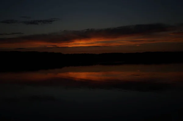 Schilderachtig Uitzicht Eindeloze Zee Met Prachtige Zonsopgang Aan Hemel — Stockfoto