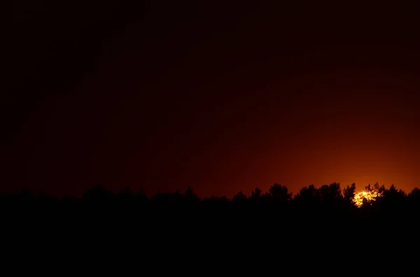 Schilderachtig Uitzicht Eindeloze Donkere Hemel Bij Zonsopgang — Stockfoto