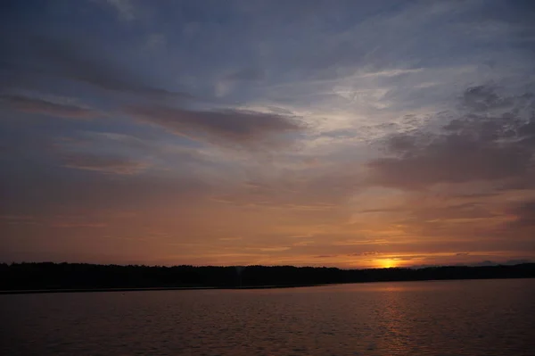 Vue Pittoresque Mer Sans Fin Avec Beau Lever Soleil Ciel — Photo