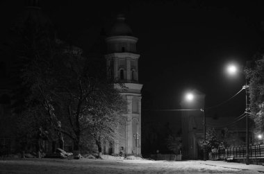 City Park ara sokakta gece kış manzarası