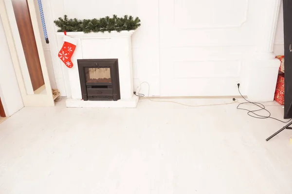 Новый Год Дом Рождественской Елки Красными Белыми Носками — стоковое фото