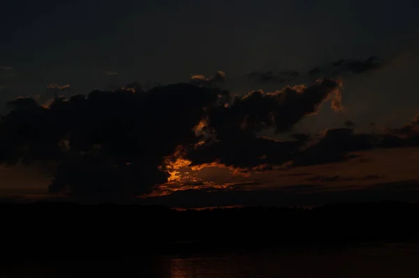 Schilderachtig Uitzicht Eindeloze Zee Met Prachtige Zonsopgang Aan Hemel — Stockfoto