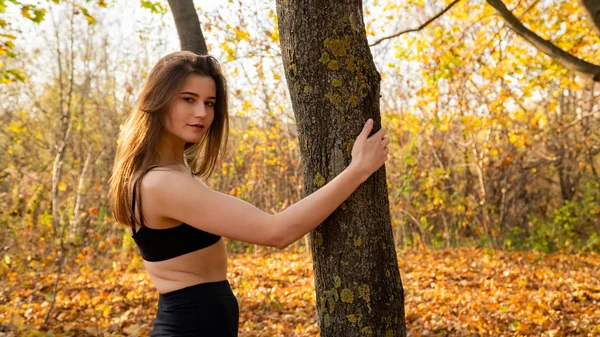 Young Beautiful Woman Walking Park Autumn — Foto Stock