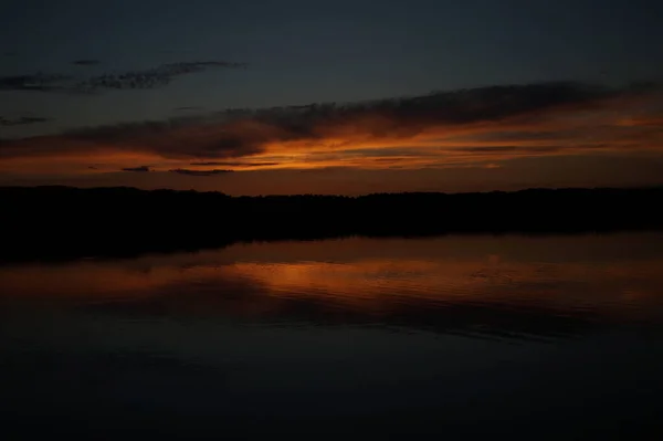 Vista Pitoresca Mar Sem Fim Com Belo Nascer Sol Céu — Fotografia de Stock